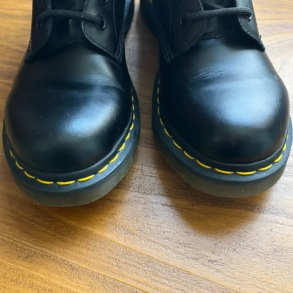 Dr. Martens The Original Black Smooth Leather Lace Up Boots - Size 8 - Picture 9 of 10